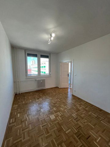 Kiadó téglalakás, albérlet, Kecskeméten, Kossuth téren