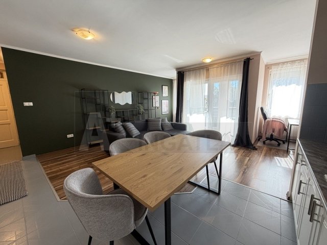 Kiadó téglalakás, albérlet, Szegeden 260 E Ft / hó, 3 szobás