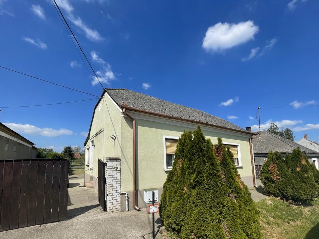 Eladó családi ház, Hosszúperesztegen 35 M Ft, 4 szobás