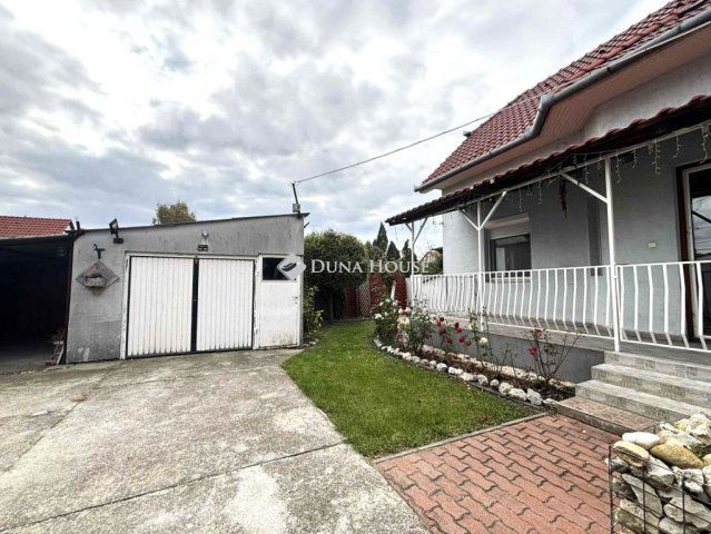 Eladó családi ház, Csornán 64.5 M Ft, 4 szobás
