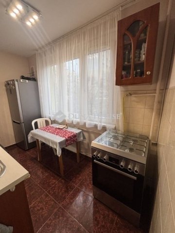 Eladó panellakás, Szegeden 59.9 M Ft, 3 szobás