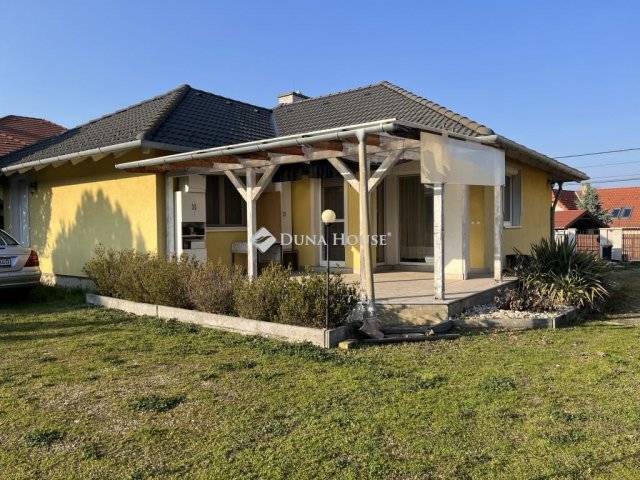 Eladó családi ház, Győrújbaráton 126.9 M Ft, 4 szobás