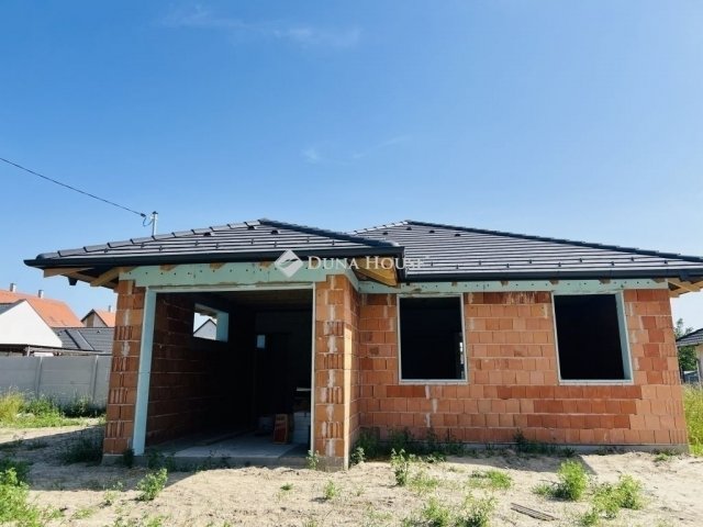 Eladó családi ház, Tökölön 119.9 M Ft, 4 szobás