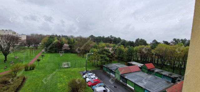 Eladó panellakás, Győrött 37 M Ft, 1 szobás