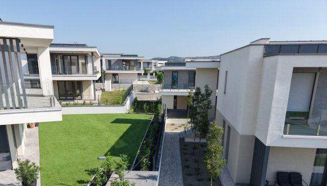 Eladó téglalakás, Törökbálinton 156.9 M Ft, 4 szobás