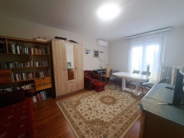 Kiadó panellakás, albérlet, Pécsett 160 E Ft / hó, 1+1 szobás