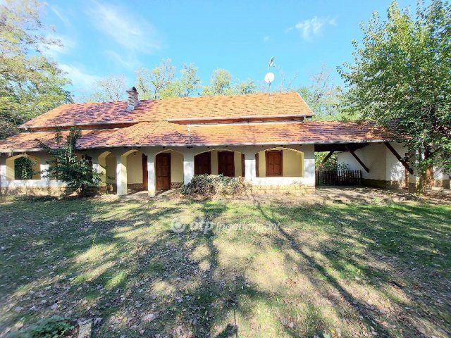 Eladó családi ház, Kecskeméten 135 M Ft, 1+4 szobás