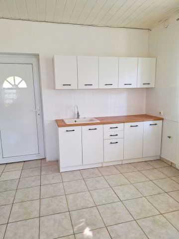 Eladó családi ház, Karádon 66 M Ft, 3+1 szobás