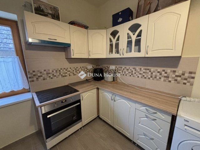 Eladó családi ház, Szentkirályon 29.9 M Ft, 1 szobás