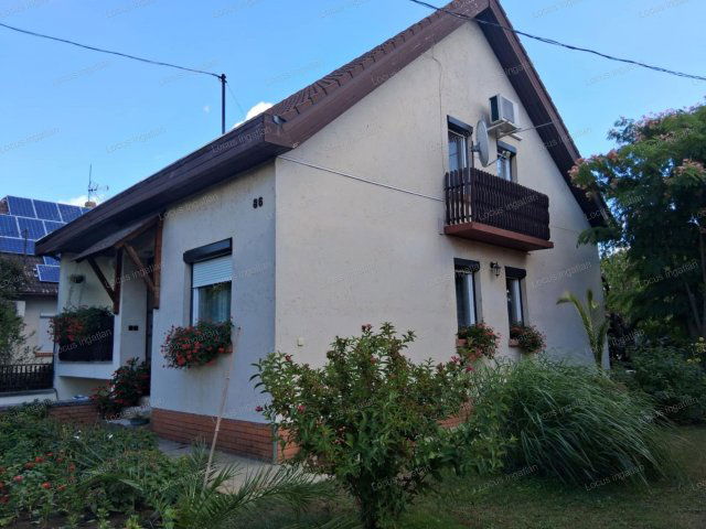Eladó családi ház, Törökszentmiklóson 46.99 M Ft, 2+4 szobás