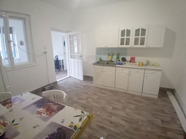 Eladó családi ház, Dányon 39.5 M Ft, 2 szobás