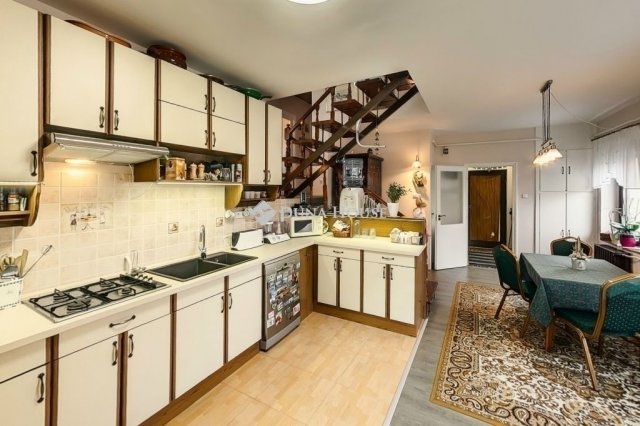 Eladó családi ház, Kecskeméten 89.9 M Ft, 5 szobás