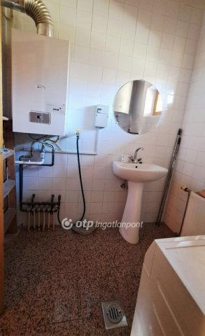 Eladó családi ház, Balatonakarattyán 180 M Ft, 3 szobás