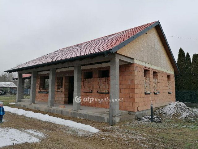 Eladó családi ház, Cegléden 39.9 M Ft, 1 szobás