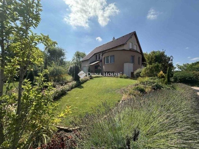 Eladó családi ház, Kecskeméten 224.9 M Ft, 7 szobás