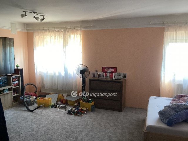 Eladó családi ház, Mezőtúron 64.9 M Ft, 5+2 szobás