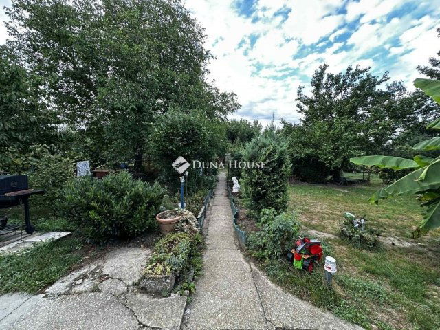 Eladó családi ház, Újiregen 30 M Ft, 4 szobás