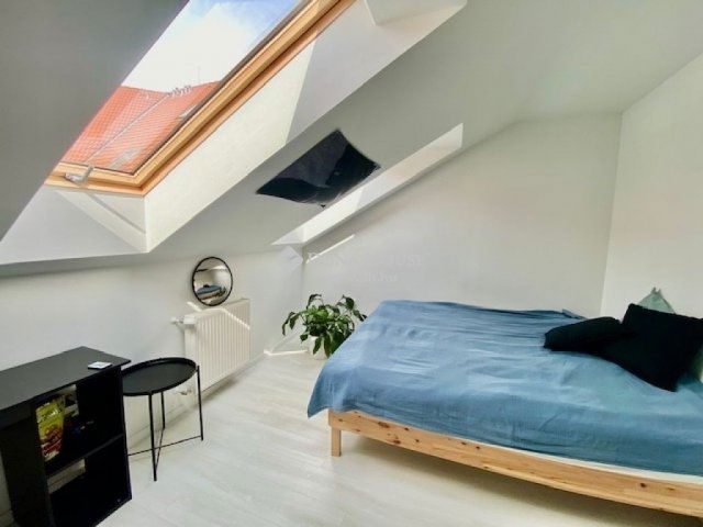 Eladó téglalakás, Pécsett 95 M Ft, 5 szobás