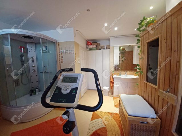 Eladó családi ház, Debrecenben 149.9 M Ft, 5 szobás