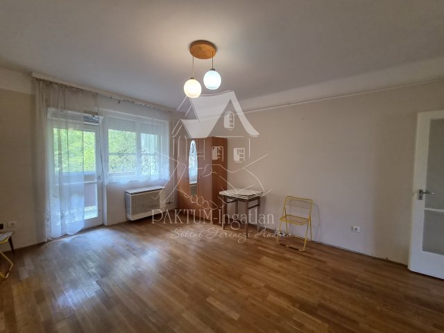 Eladó téglalakás, Szolnokon 33.9 M Ft, 2 szobás