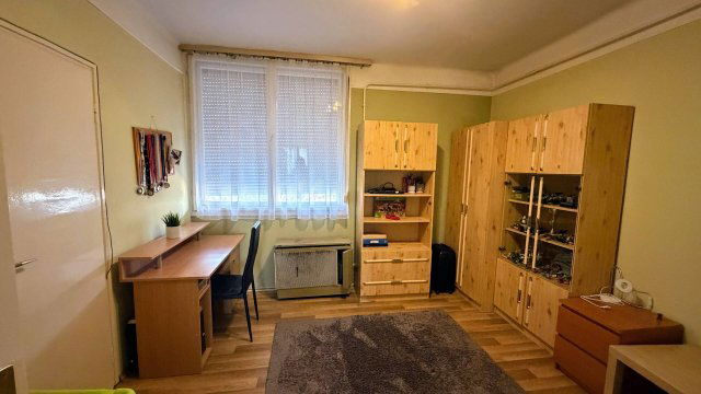 Eladó téglalakás, Baján 33 M Ft, 2+1 szobás