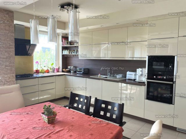 Eladó téglalakás, Budapesten, II. kerületben 258.9 M Ft