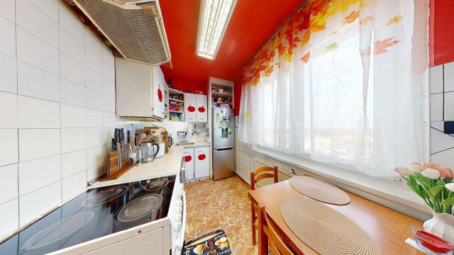 Eladó panellakás, Celldömölkön 36.6 M Ft, 2+1 szobás