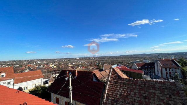 Eladó téglalakás, Pécsett, Hegyalja utcában 47 M Ft, 3 szobás