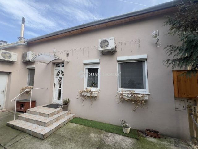 Eladó ikerház, Budapesten, III. kerületben 209.9 M Ft, 9 szobás