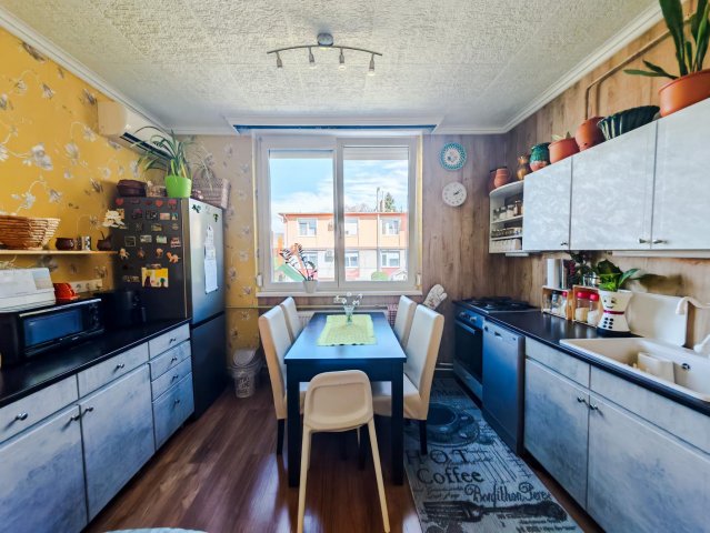 Eladó téglalakás, Tatabányán 50 M Ft, 3 szobás