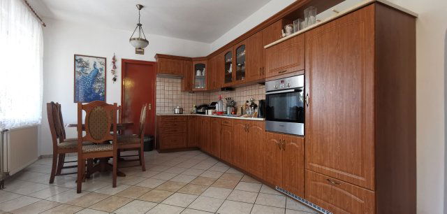 Eladó családi ház, Káptalantótin 76.824 M Ft, 4+1 szobás