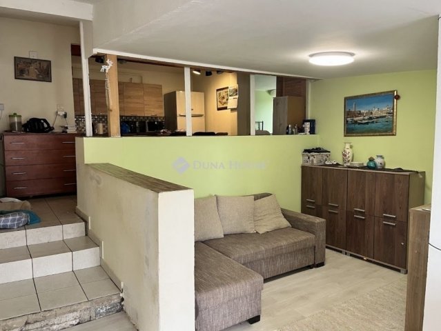 Eladó családi ház, Pécsett 55 M Ft, 5 szobás