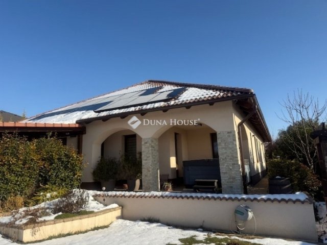 Eladó családi ház, Nagytarcsán 188 M Ft, 4 szobás