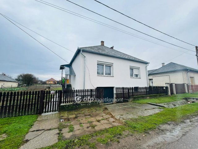 Eladó családi ház, Timáron 29.9 M Ft, 3 szobás