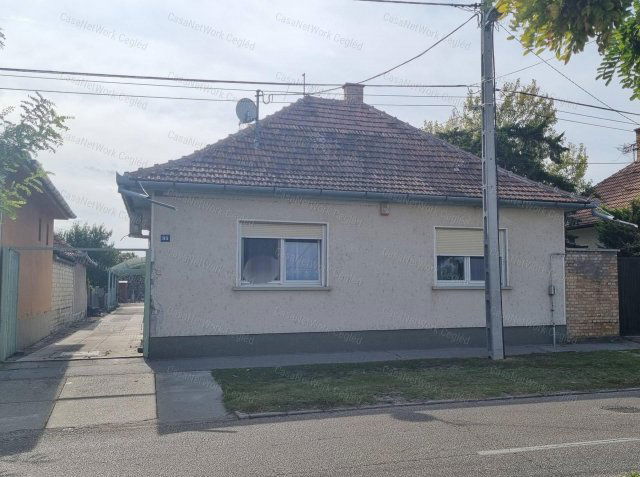 Eladó családi ház, Cegléden 75 M Ft, 2 szobás