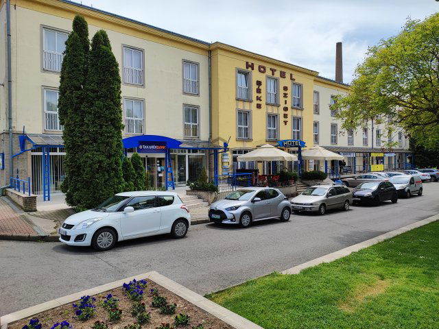 Eladó hotel, Komlón 100 M Ft / költözzbe.hu