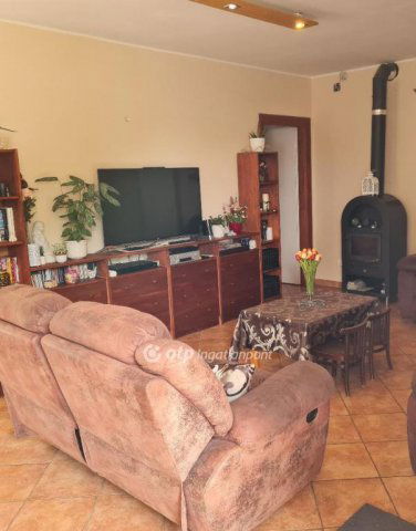 Eladó családi ház, Veszprémben 149.9 M Ft, 8+2 szobás