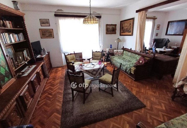 Eladó családi ház, Csongrádon 39.5 M Ft, 6 szobás