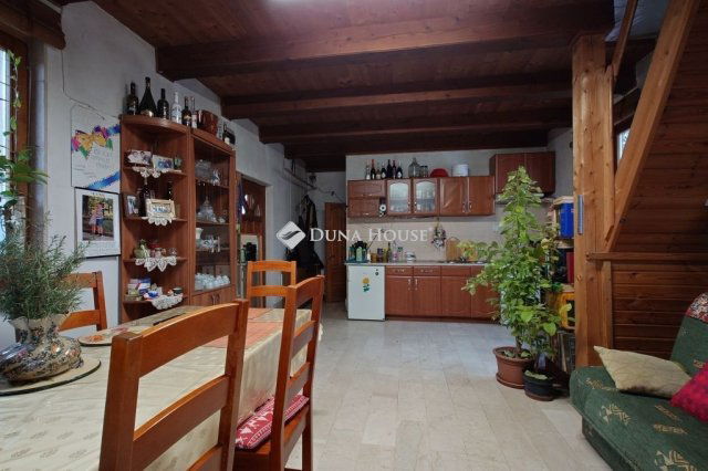 Eladó családi ház, Szentkirályon 59.9 M Ft, 3 szobás