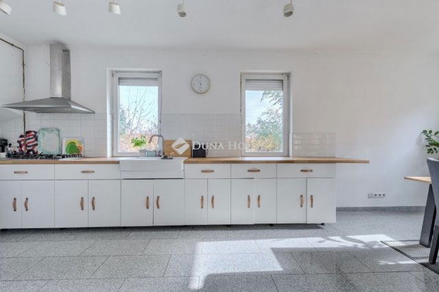 Eladó családi ház, Gödön 108.9 M Ft, 6 szobás