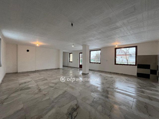 Eladó családi ház, Fegyverneken 18.9 M Ft, 3+1 szobás