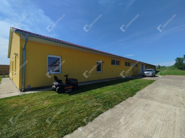 Kiadó ipari ingatlan, Kaposújlakon 900 E Ft / hó