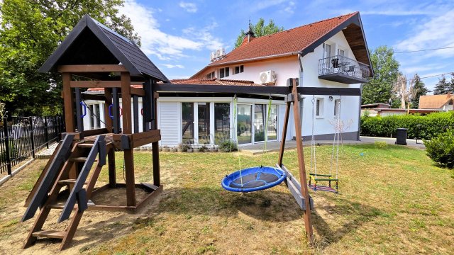 Eladó hotel, Gyenesdiáson 135 M Ft, 12 szobás