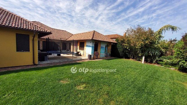 Eladó családi ház, Vecsésen 299 M Ft, 3+1 szobás