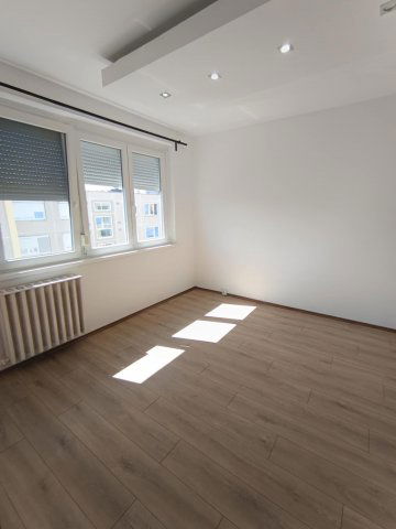 Eladó panellakás, Tatabányán 38.5 M Ft, 2 szobás