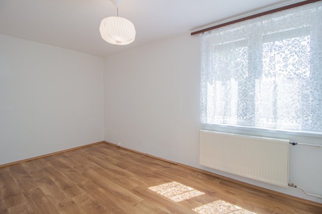 Eladó panellakás, Kecskeméten 42 M Ft, 2 szobás