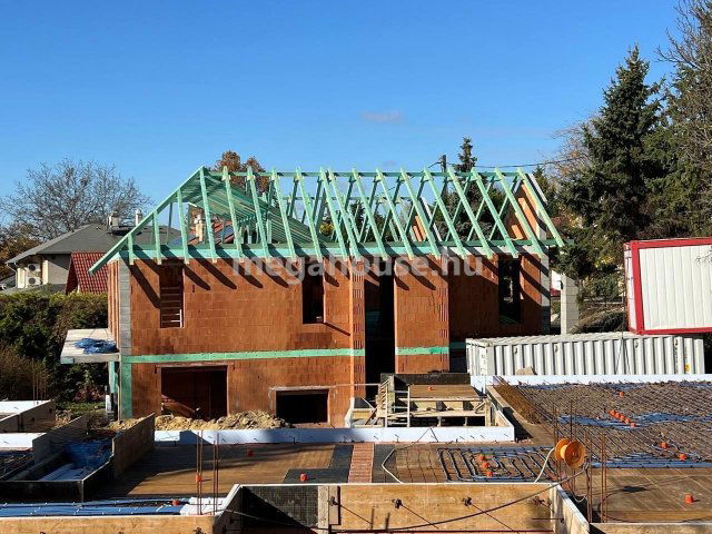 Eladó ikerház, Törökbálinton 239.9 M Ft, 5 szobás