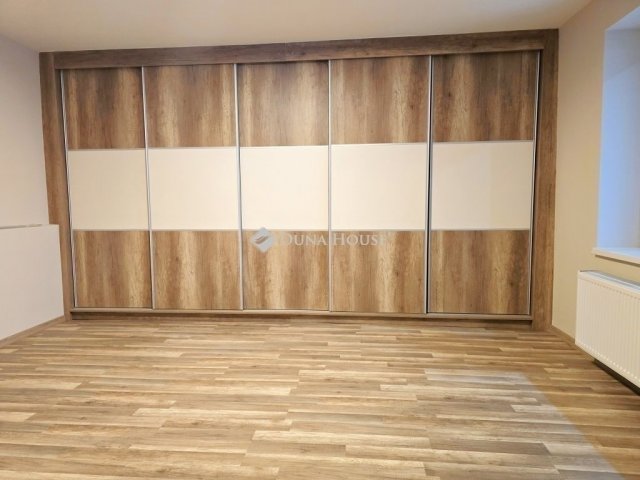 Eladó családi ház, Hosszúhetényen 94.9 M Ft, 4 szobás