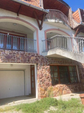 Eladó családi ház, Fonyódon 105 M Ft, 11 szobás