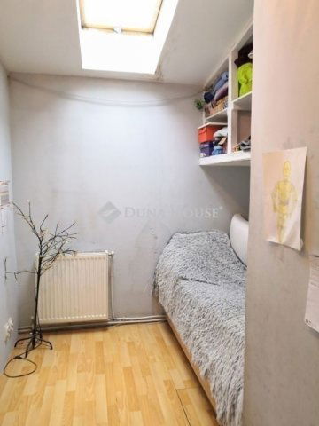 Eladó családi ház, Budapesten, XV. kerületben 75 M Ft